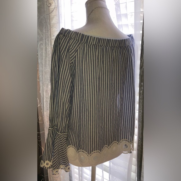 Tahari Blue and White Striped Women’s Cold shoulder Blouse Sz 0 - Picture 8 of 14